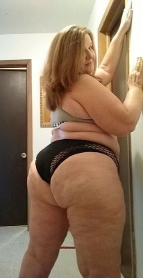 crazyfunmonkey1:  bestbbw666:    I wanna BREED her 