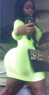 charlesdickem:  Bright booty 