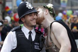 sambaaaa:  nuntamuta:  London Pride  So lucky to live in a city