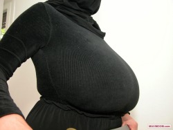 smushedbreasts:  Smushed in a tight black long sleeved shirt!!
