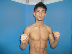 eastern-asylum:  estudi-de-joaochaloemponn:  Japanese boxing