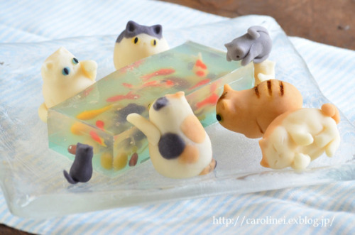 fumetsushinju:  mayahan:  Adorable Cat-Themed Desserts  No way, I could never eat those cats; they’re too cute for words! 