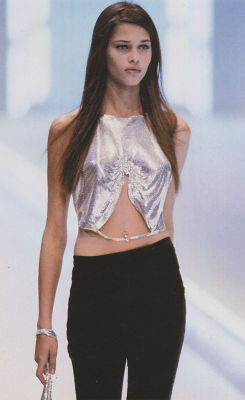  ana beatriz barros at paco rabanne f/w 2000 