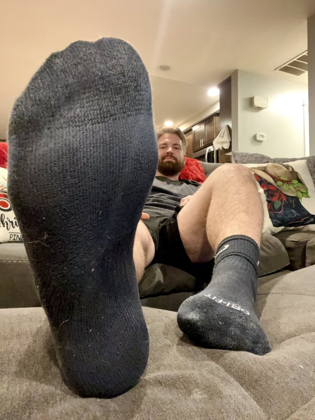 hotmenandfeet: great black socks and great feet