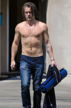 shirtlessmalecelebs:  Colin Farrell