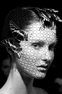 le-monde-sans-couleur:Giambattista Valli Haute Couture F/W 2012