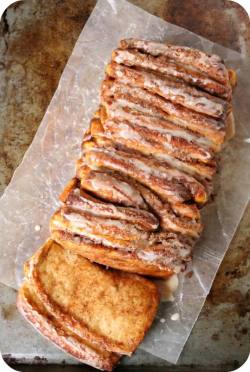 craving-nomz:  Vegan Cinnamon Sugar Pull Apart Bread