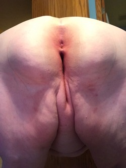 sexiestredheadofall:  A good back shot of my pink asshole. Enjoy