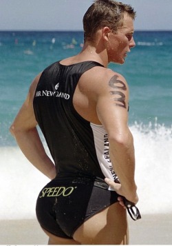 jockbrad:  Follow me for those hot n sexy athletes … swimmers,