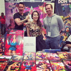 heyitsapril:Here with @amerikarate at Amazing Con in Vegas! Come