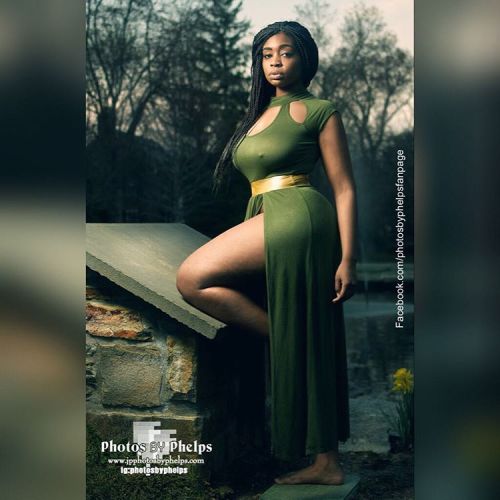 The infamous green dress is BACK!!!! London @mslondoncross working the long hair and showing off her Coke bottle figure  #blog #Model #honor #maryland #blackhairstyles  #magazine  #thick  #fit #fitness #fashion #Model  #baltimore #honormycurves #photosbyp