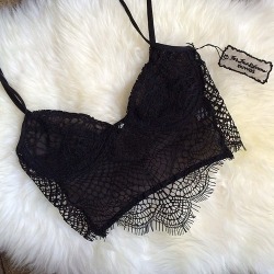 amarriedsissy:  naimabarcelona:  forloveandlemons  Classy! http://amarriedsissy.blogspot.com/