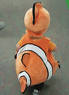 thenatsdorf:Baby’s Nemo costume has the cutest tail wiggle.