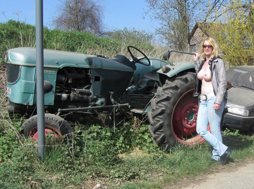 quagmirelois:  OMG that car’s dirty…………….
