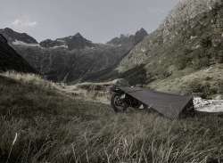 chachidesign: exposed’s motorcycle bivouac is a minimalist