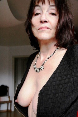 myfavmilf.tumblr.com/post/160456233625/