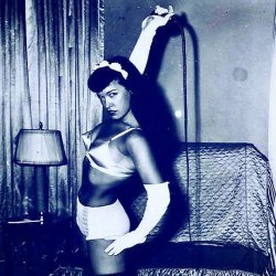 Classic #BettiePage #pinup #art finally putting my pictures up