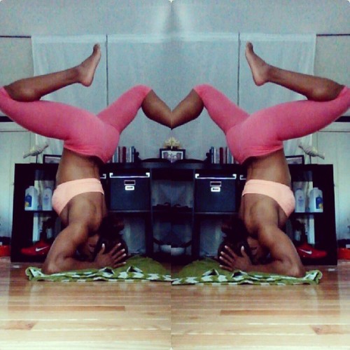 fit-black-girls:  @beauty_n_brawn  Love strong black women