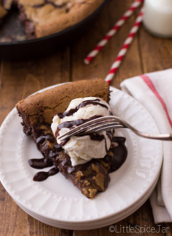 do-not-touch-my-food:  Deep Dish Chocolate Chip Cookie Stuffed