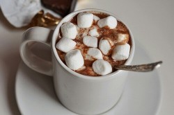 streamy-dream:  Hot chocolate on We Heart It.