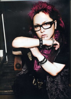 madmiyo:  I love this man and his looks. (｡’▽’｡)♡