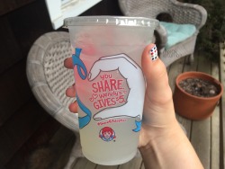 mel0k:lemonade from Wendy’s (: