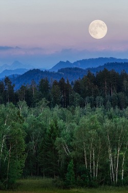 ponderation:  Moonrise over Zugerberg by Ingo Meckmann 