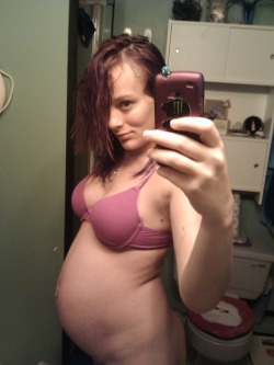 preggogirl:  Pregnant selfie 