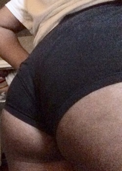 tank1371:  sexyblacknerdygirls:  Thick  And yummy