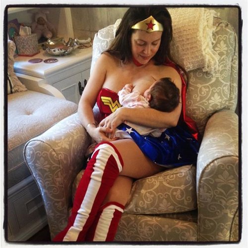 Alyssa Milano, Olivia Wilde, Julie Bowen, Miranda Kerr, Maggie Gyllenhaal, Padma Lakshmi, Liv Tyler & Lucy Lawless breastfeeding.