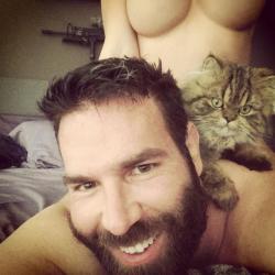 saythankyoumaster:  Dan woke up with pussy everywhere. 