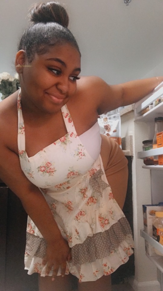 honeyxbunnyy-deactivated2022032:obedient trophy housewife looks