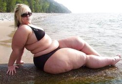 bbwbeach:  I love those soft curves