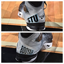 hoops-loop:  Danny Green is rocking these awesome, custom kicks