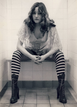 adayinthelesbianlife:  - Viv Albertine, 17 years old at art school,