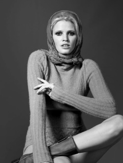 vogue-at-heart:  Lara Stone in “Firm Stance” for Vogue Turkey,