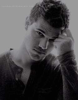 taylorlautnermania:  NEW Portrait of Taylor Lautner at FOX Summer