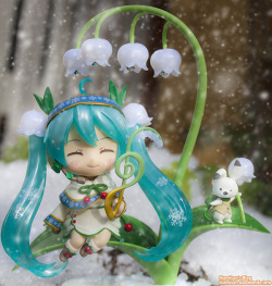 goodsmilecompanyunofficial:  Nendoroid Snow Miku: Snow Bell Version