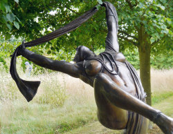 Josephine Baker, Ian Rank-Broadley, bronze, 2002. Photo by jacquemart.