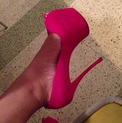 Trying new heels!!! I just cant resist to this ones for tomorrows