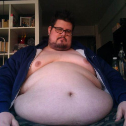 electricunderwear:  bigbelly12:  this man is a god  Yes he is!