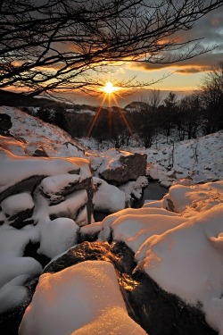 bluepueblo:  Snow Sunset, Liguria, Italy photo via miriam