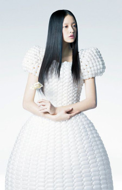 neo-japanesque:  【触りたい】「風船ドレス」が予想外にも洗練されてて目を奪う