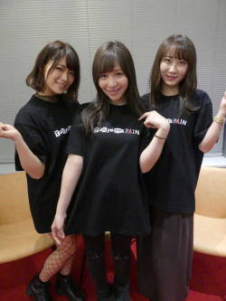 nagekinofigure: Chiyuu, Moeno and Ranran in the same stage show.