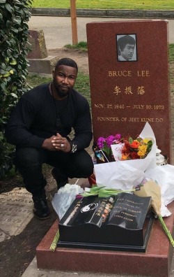 fuforthought:  Michael Jai White at Bruce Lee’s grave.  It’s