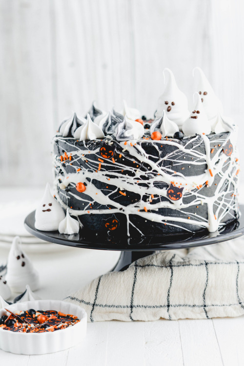 daily-deliciousness:  Black velvet halloween cake