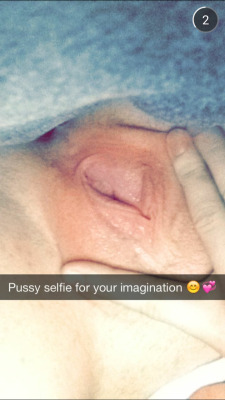 hottiesnapchat:  Girls feel free to snap me your pics hottiesnapxx