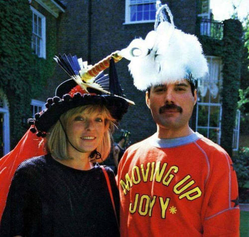 blondebrainpower:Freddie Mercury and Mary Austin 1980′s