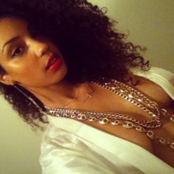 santini-houdini:  I walk into the room dripping in gold… @xiamour
