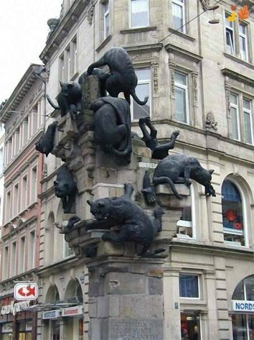 Stray cats monument, Germanyhttps://painted-skins.com/